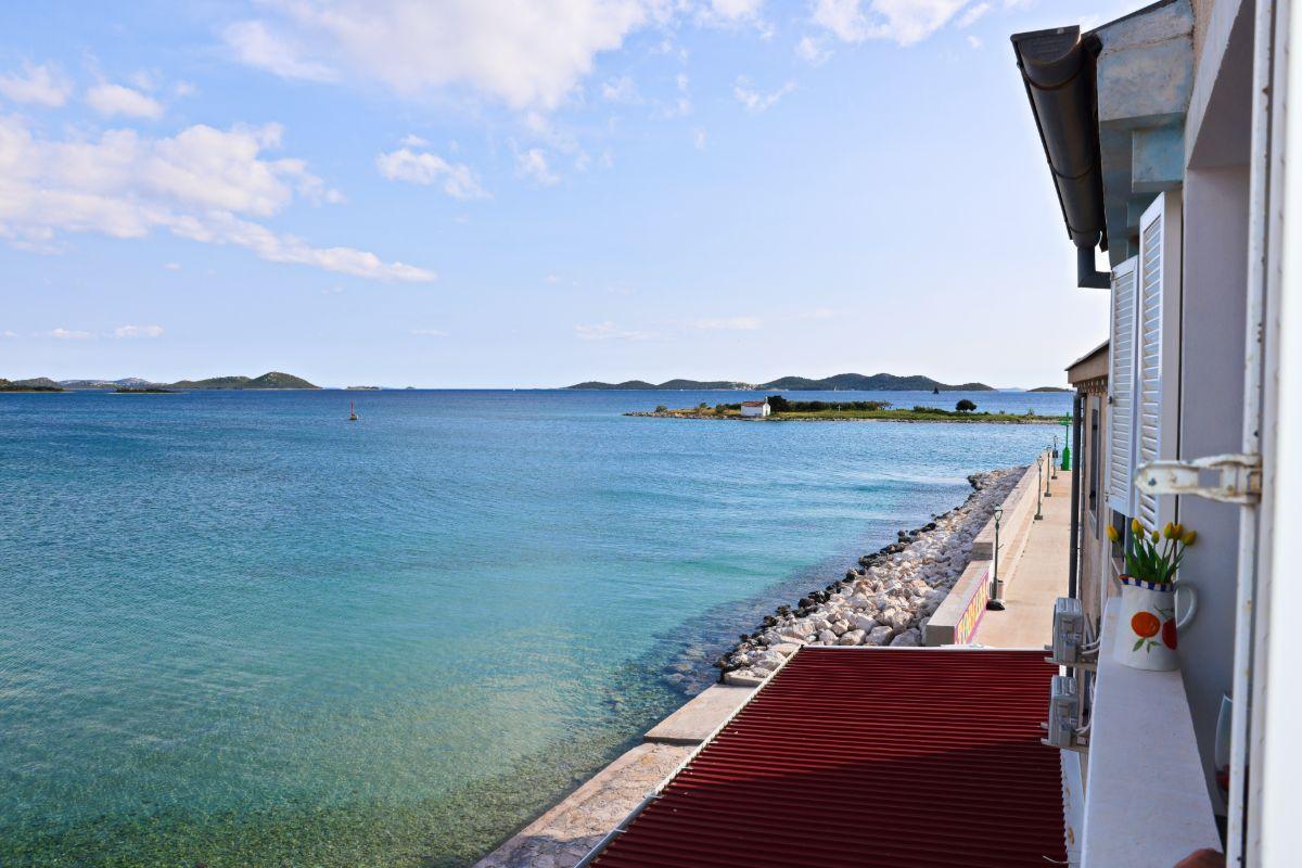 Beachfront apartment - Janice Beach 7