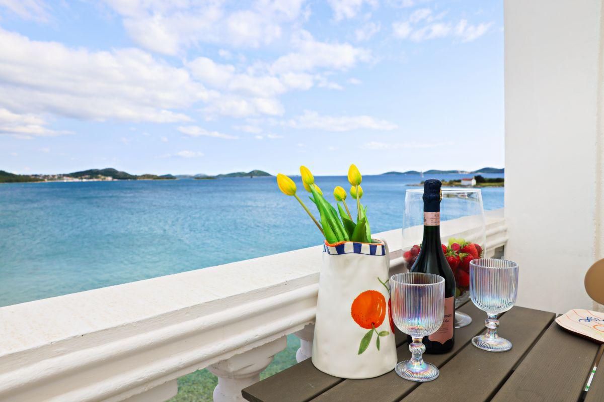 Beachfront apartment - Janice Beach 7