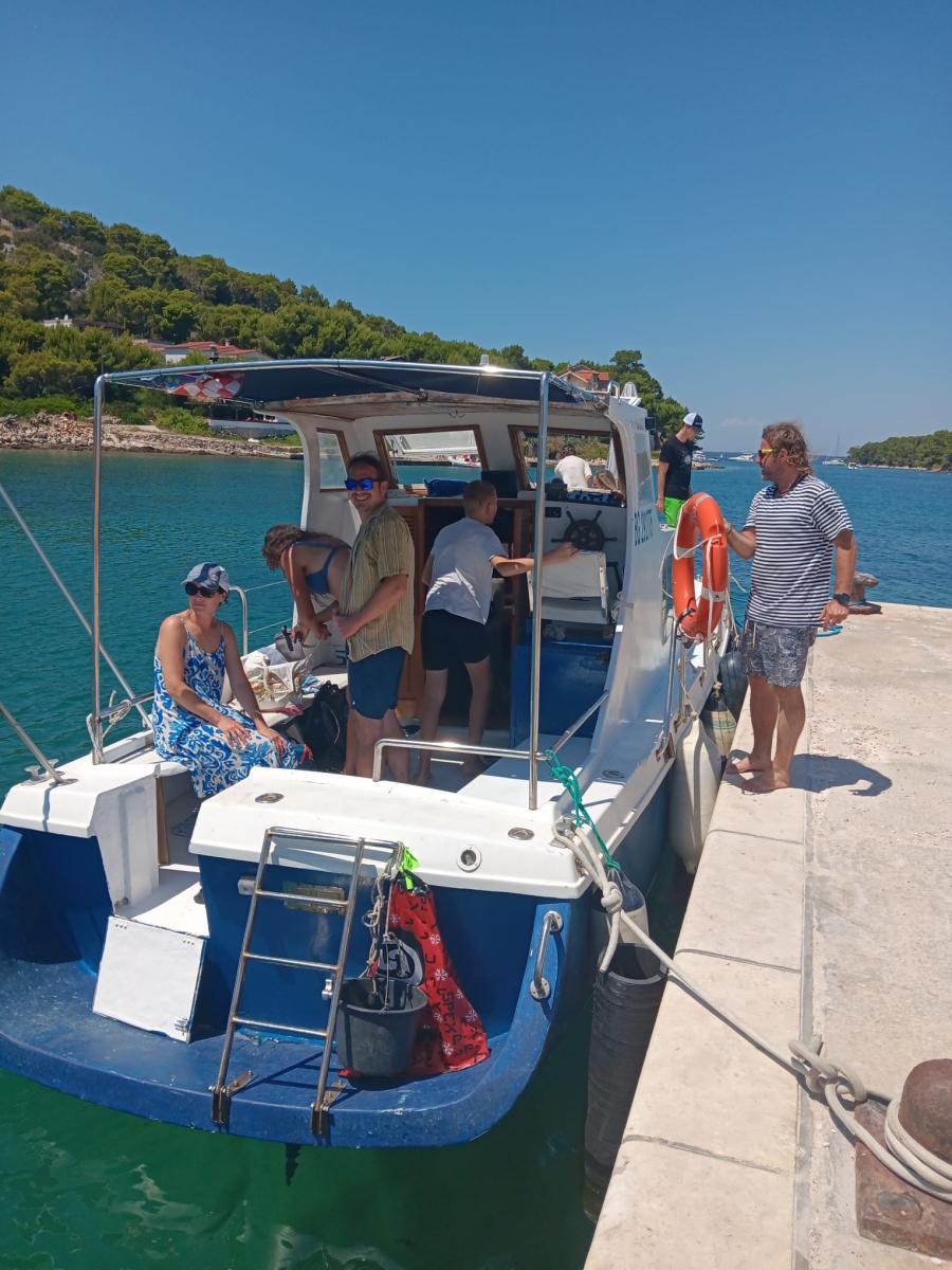 Izlet brodom i potraga za dupinima